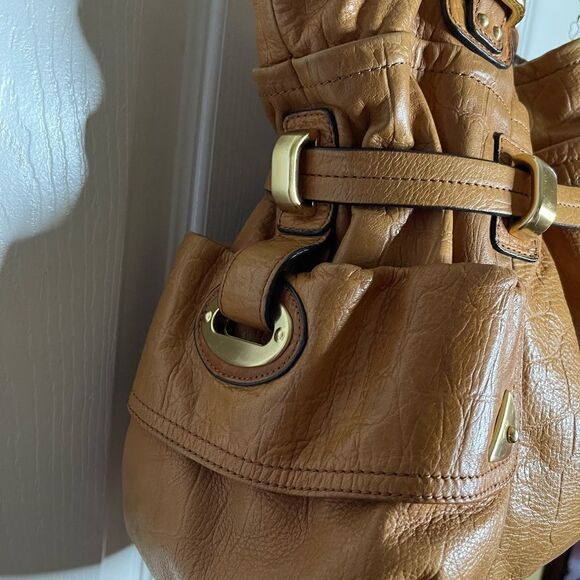 B Makowsky leather tan shoulder bag with soft finish gold tone accents - Picture 6 of 13